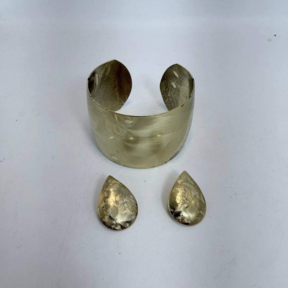 Vintage Gold Tone Etched Cuff Bracelet and Teardrop Stud Earrings Jewelry Set